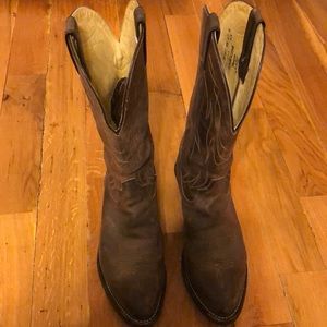 Tony Lama Men’s cowboy boots barley used